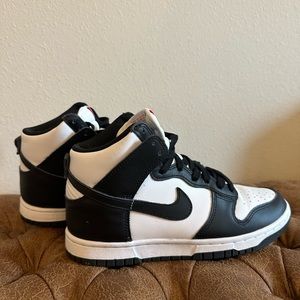 Nike dunk high black and white